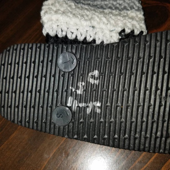 Hand crocheted childs boots with flipflop bottoms - Picture 3 of 4
